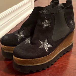 Black boots suede with silver star accents size 9